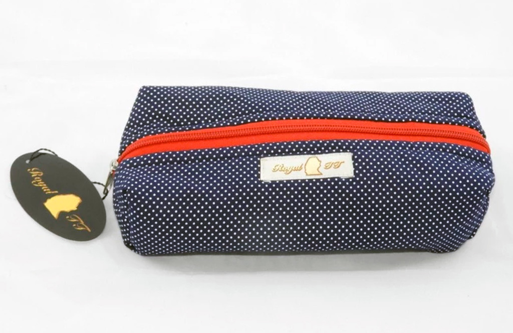 Estojo Multiuso em Tecido Azul Marinho com Po&aacute;s Brancas