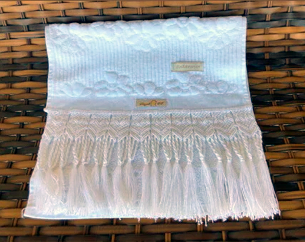 Toalha de Lavabo com Arte em Macram&ecirc;